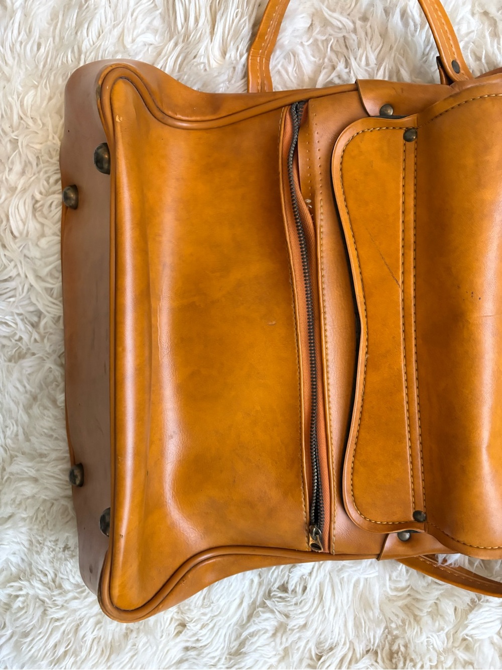 Vintage Caramel Brown Shoulder Bag with Patterned Front 🤎☁️☀️ - Picture 3 of 6